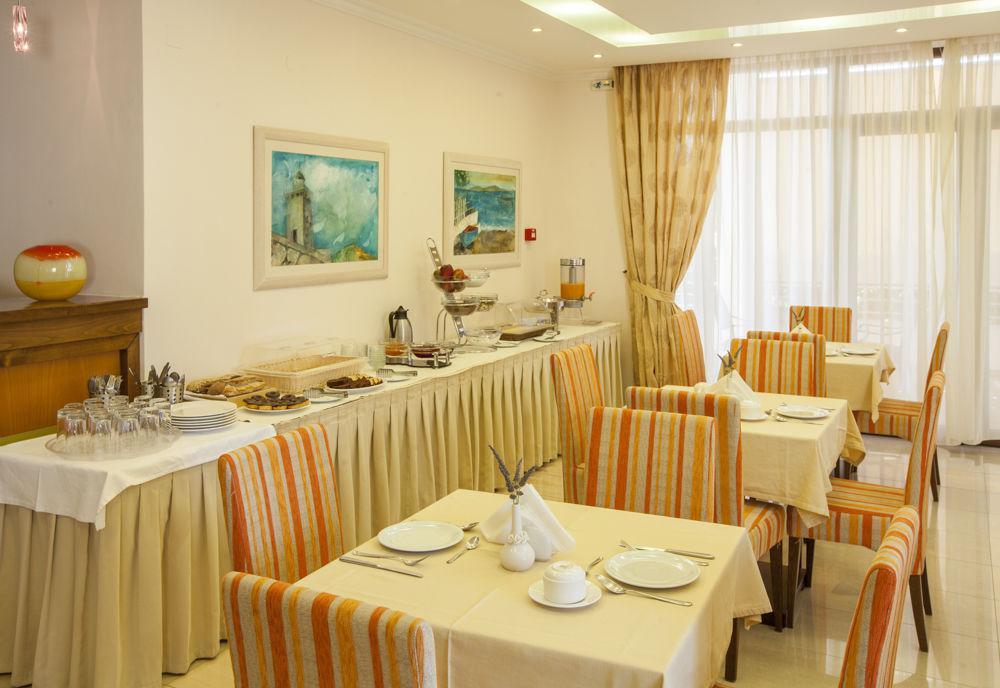 Kyniska Hotel ปลีตรา ภายนอก รูปภาพ