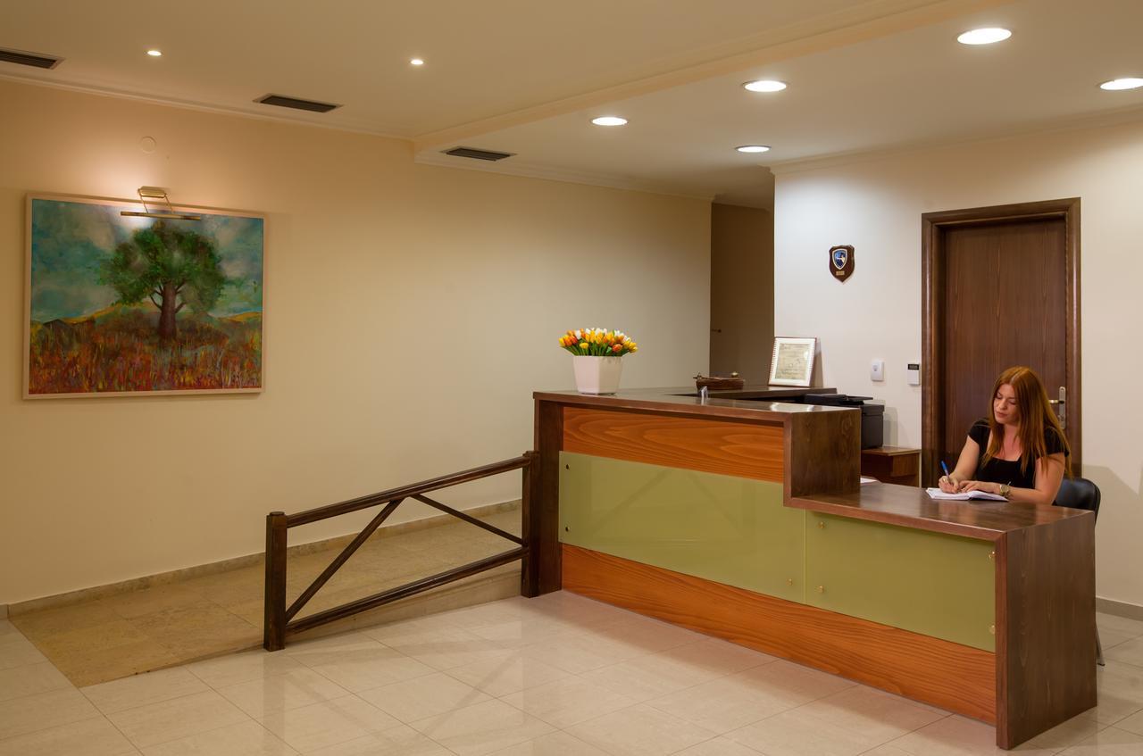 Kyniska Hotel ปลีตรา ภายนอก รูปภาพ
