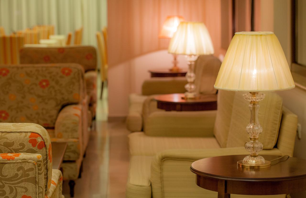 Kyniska Hotel ปลีตรา ภายนอก รูปภาพ