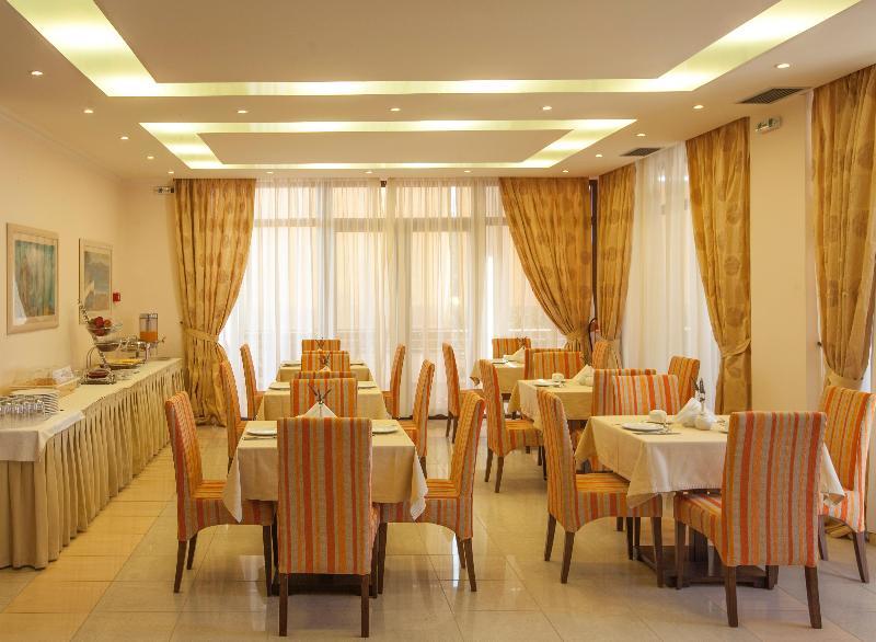Kyniska Hotel ปลีตรา ภายนอก รูปภาพ
